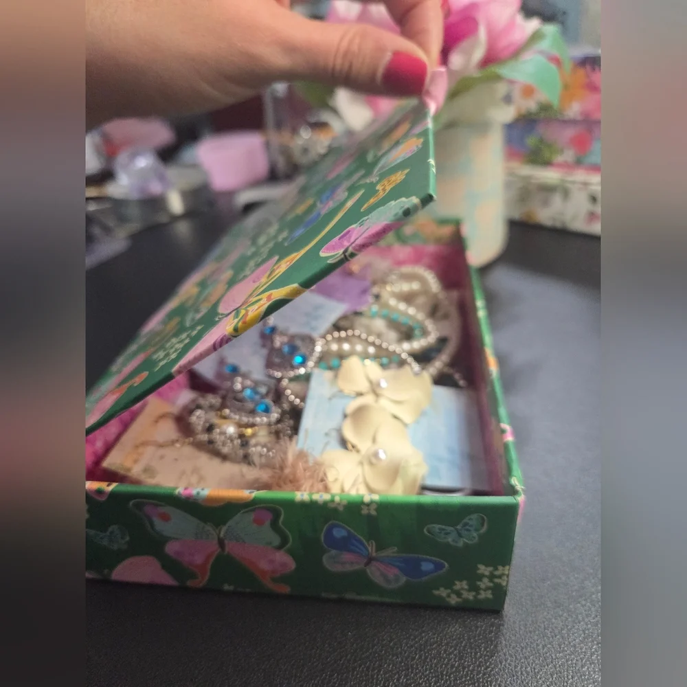 Not So Mystery Jewelry Lot|Green Storage Box-Pearls, Turquoise and Silver Pieces - Picture 5 of 8